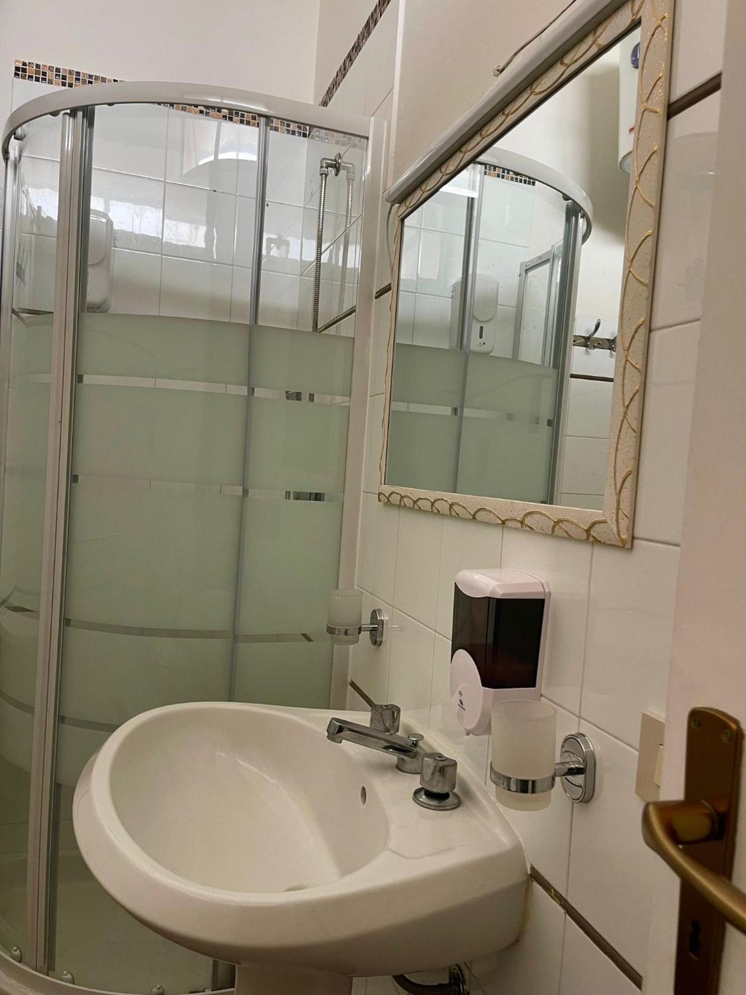 Voila Rooms Guest House Terrasini Zewnętrze zdjęcie
